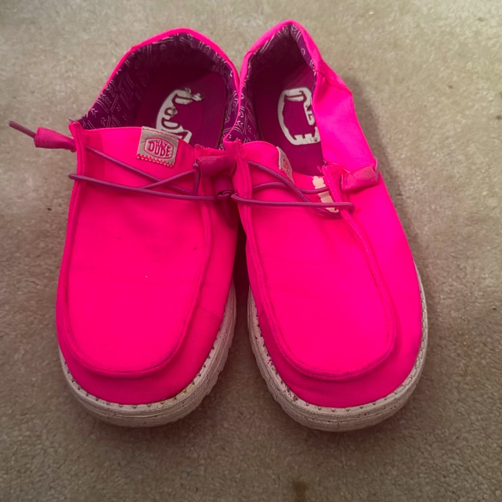 neon pink hey dudes size 9